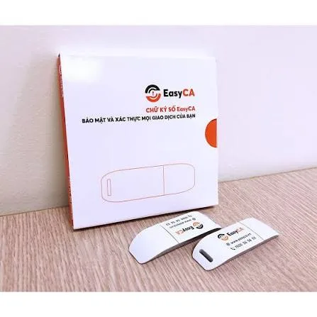 Hộp sản phẩm và token chữ ký số EasyCA